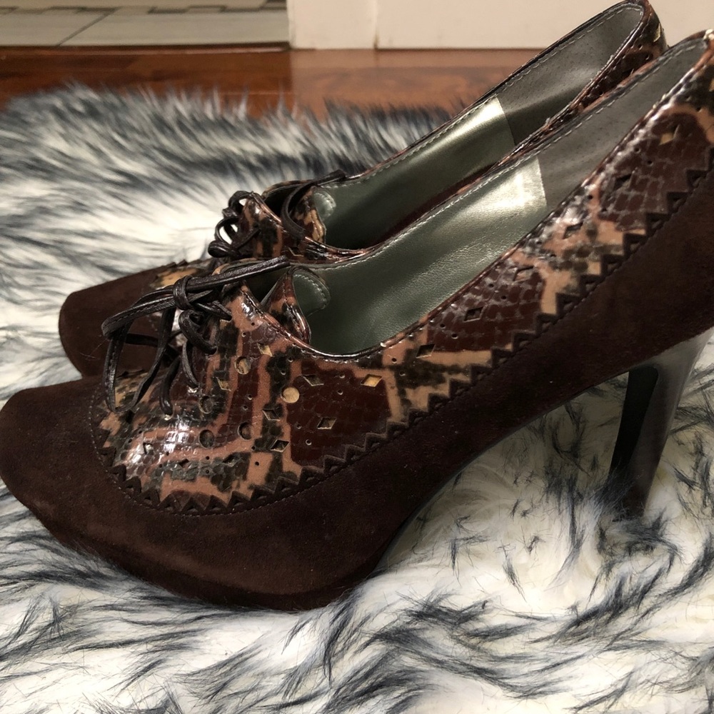 CARLOS SANTANA DARING HEELS PUMPS SNAKE SKIN. NWOT